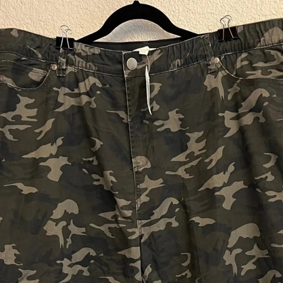 NWT ~ Loralette / Avenue camo jeans -plus size 22- super comfy w/ elastic band - Picture 3 of 6